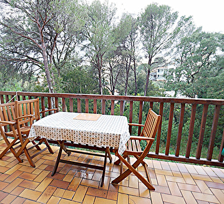 Appartement deux pieces (54 m2) dans une residence avec piscine