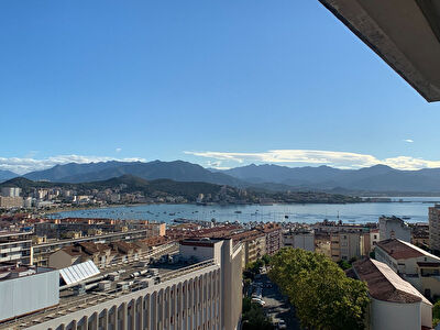 Appartement a vendre sur Ajaccio 3 pieces de 80m2 + terrasse vue mer