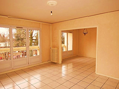 A SAISIR !!! T5 98m2 + terrasse 17m2 et cave.