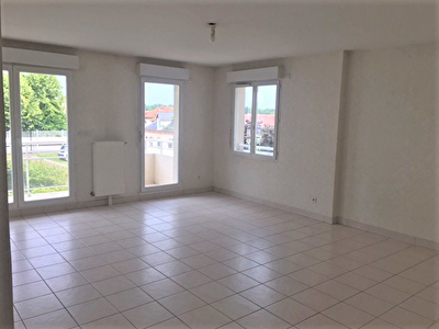 APPARTEMENT T4 CHARTRES, AVEC 2 GARAGES