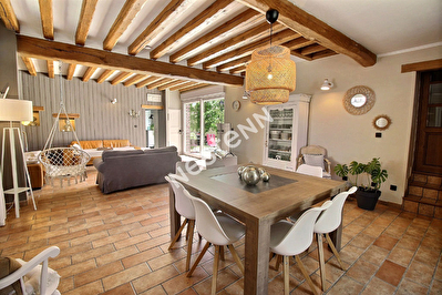 Grande maison ancienne renovee a Pierres, avec grange