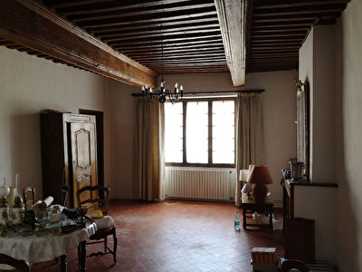 Bien immobilier compose de 2 appartements