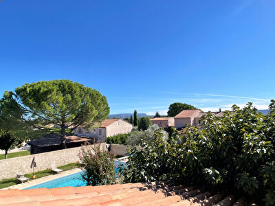 Grande villa avec dependances, piscine et jardin
