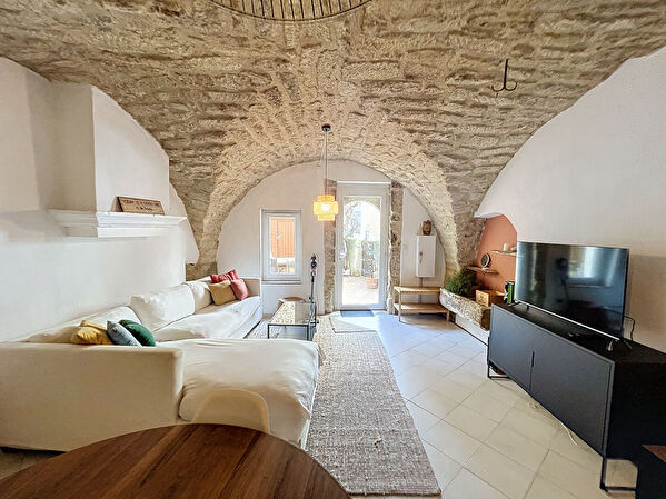 Exclusivite - Maison de village avec exterieur - Cabrieres D Aigues 3 pieces 65 m2
