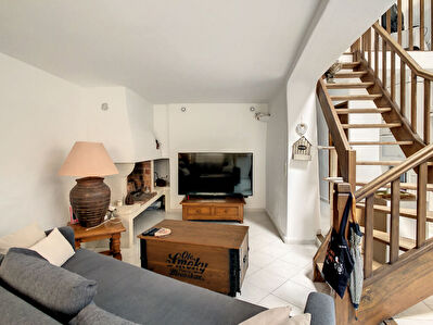 Maison de village en duplex de 70 m2 a Cucuron avec terrasse 4 pieces