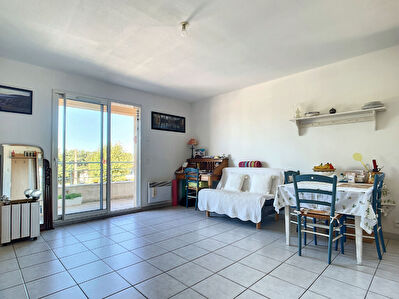 Appartement T2 43 m2 avec terrasse et place de parking