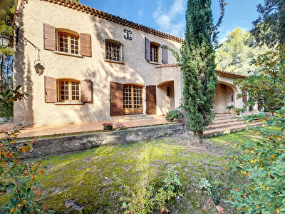 Propriete de 230 m2 sur 2.6 ha de jardin