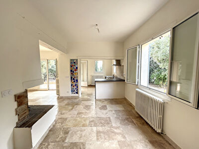 Lourmarin - Villa 5 chambres + bureau sur 4500 m2 de terrain avec garage et piscine