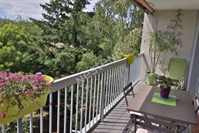 APPARTEMENT FRANCHEVILLE - DERNIER ETAGE