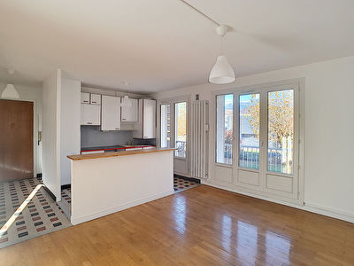 Appartement renove lumineux, deux chambres sur Grenoble