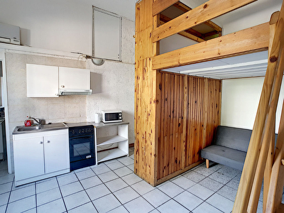 Studio avec Mezzanine, lumineux a Fontaine