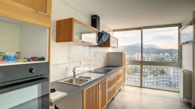 Appartement Echirolles 4 pieces 90 m2 en parfait etat.