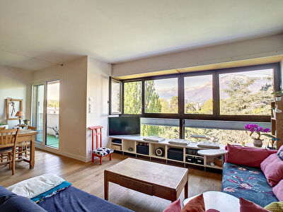 T5 5eme etage 3 chambres avec grande terrasse.et veranda.