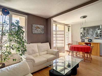 Appartement Saint Martin D'Heres village 3 pieces 67 m2 avec terrasse et sans vis a vis.