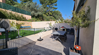 Maison Cuers 4 pieces 90 m2 - Sans travaux, 3 chambres, garage, jardin, piscine