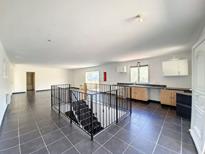 Maison Belgentier 6 pieces 160 m2 - 4 chambres, grand sejour, grand parking