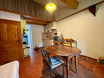 Appartement Belgentier 2 pieces 25 m2 - Comble d'env 20 m2, faible charge