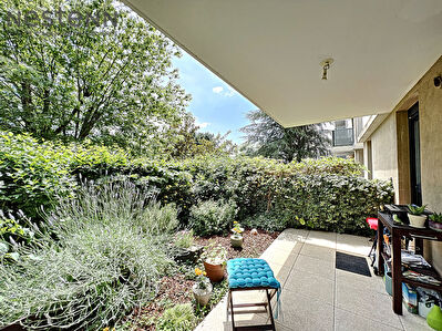 Grand studio avec terrasse et jardin - Caluire Metro Cuire - Residence de standing de 2007