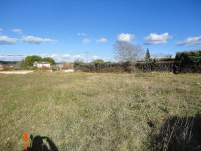 LE VAL. TERRAIN de 1000m2 Constructible