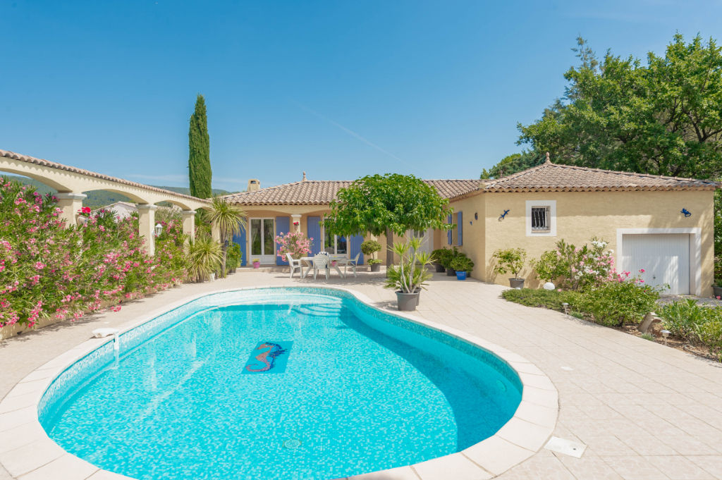 Maison Gareoult 4 Pieces 111 M2 Sur 1650 M2 De Terrain