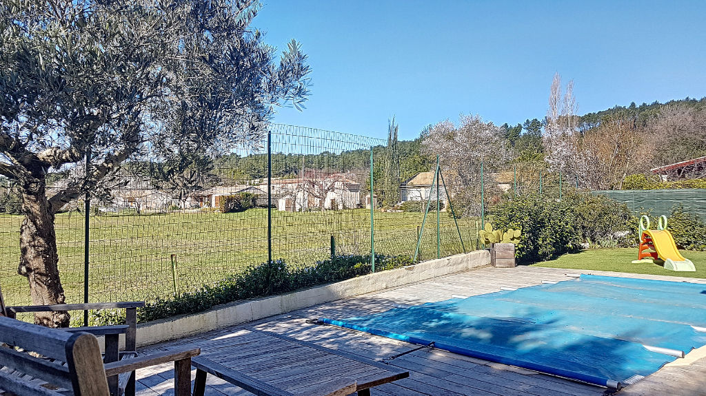 photos n°1 Villa T4 avec piscine en lotissement calme à Brignoles