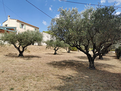 Villa en R+1 de 130m2 sur 2300m2 de terrain clos et arbore - sur les hauteurs du Val
