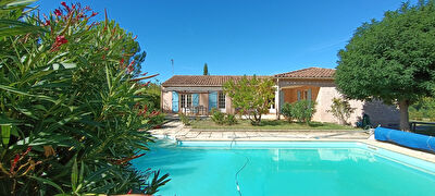 Maison Gareoult 5 pieces 151 m2 sur 1650 m2 piscine proche village