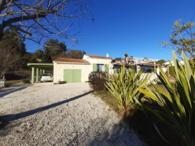 Villa plain pied T5 de 130m2 sur 1540m2 terrain avec piscine et garage - Saint Maximin