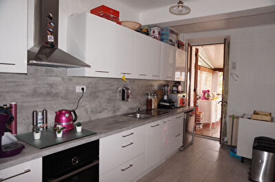 Maison de village 170m2, 4 chambres garage de 80m2 Terrasse et Cour privative