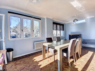 Maison de ville T7 composee de 2 appartements sur 660m2 de terrain - Brignoles centre-ville a pied