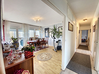 Appartement Metz - 3 chambres- Sablon- deux balcons - garage - cave