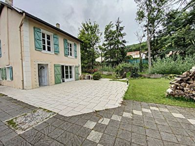 MAISON INDIVIDUELLE - ARS SUR MOSELLE - 10 MIN DE METZ - 3 CHAMBRES - JARDIN RUISSEAU CADRE EXCEPTIONNEL