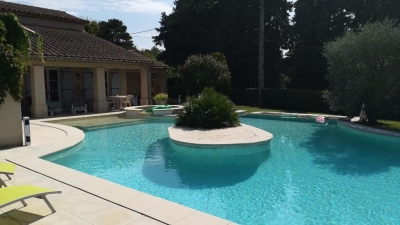 Villa 150m2 avec jardin et piscine a debordement