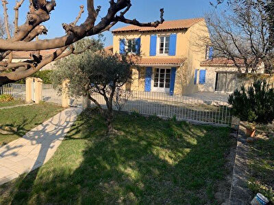 En colline villa de 205 m2 h