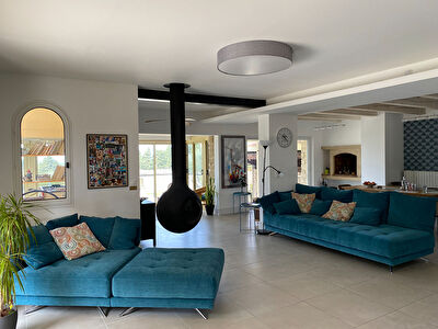 VEDENE Villa de 212 m2 - PARC 4639 M2