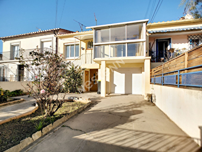 MAISON T4 AVEC GRAND GARAGE SECTEUR LAS COBAS