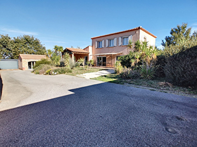 COUP DE COEUR POUR CETTE MAGNIFIQUE VILLA PARFAITEMENT ENTRETENUE DE 164m2 + SON STUDIO INDEPENDANT DE 33m2. LE TOUT SUR UN TERRAIN DE 1200m2.