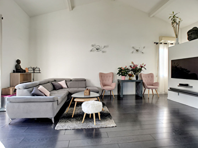 MAGNIFIQUE APPARTEMENT RENOVE DE 90m2 ET SA TERRASSE DE 42m2