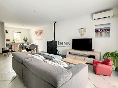 Maison a vendre sur St genis des fontaines / 3 chambres / 211 m2 de terrain / 90 m2 habitable / garage