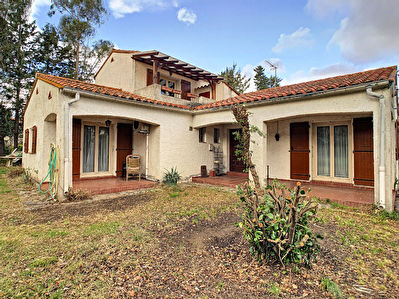 Villa a Saint Genis Des Fontaines 6 pieces avec parc arbore