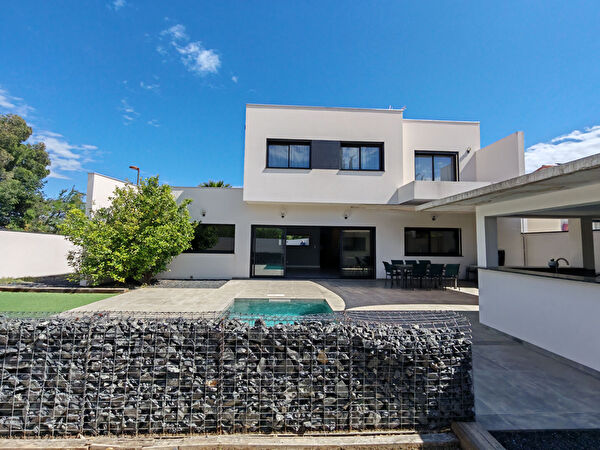 Villelongue Dels Monts Villa contemporaine d'architecte de 198.32 m2, 7 pieces.