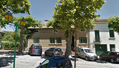 MAISON DE VILLAGE AVEC JARDIN ET GRAND GARAGE