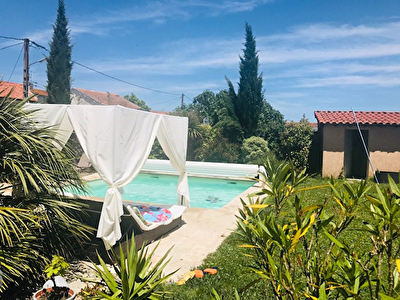 LA TOUR DU CRIEU : VILLA DE TYPE 9 DE 246 M2 sur un terrain de 690m2 AVEC PISCINE