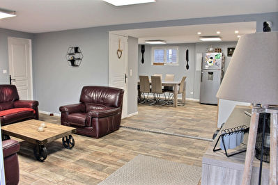 LA TOUR DU CRIEU : VILLA DE TYPE 5 DE 143 M2 RENOVEE SUR 410 M2 DE TERRAIN