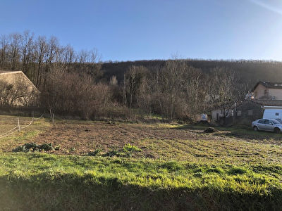 TERRAIN A VENDRE CONSTRUCTIBLE DE 2378 M2 DANS UN ENDROIT CALME