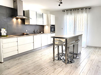 PROCHE PAMIERS : MAISON DE TYPE 4 DE 141 M2 AVEC DEUX GARAGES ET GRANDE TERRASSE