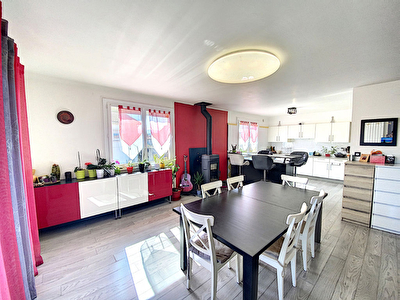 VARILHES : MAISON RENOVEE DE TYPE 5 AVEC GRAND GARAGE ET COUR PRIVATIVE