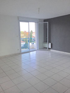 LOCATION - PAMIERS - APPARTEMENT DE TYPE 2 AVEC BALCON ET PLACE DE PARKING