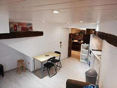 FOIX - A LOUER - STUDIO DE 23m2 DANS LE CENTRE HISTORIQUE