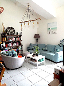 A LOUER APPARTEMENT EN DUPLEX AIGUES VIVES